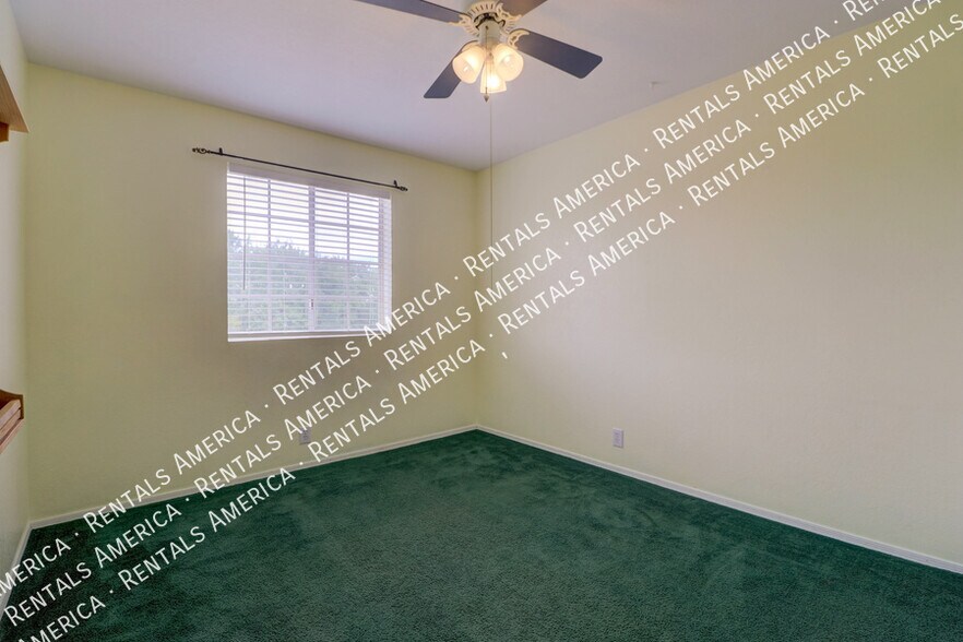 Building Photo - 2517 W Knox Rd