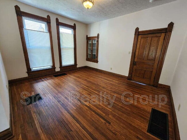 Building Photo - 714 S 7th St