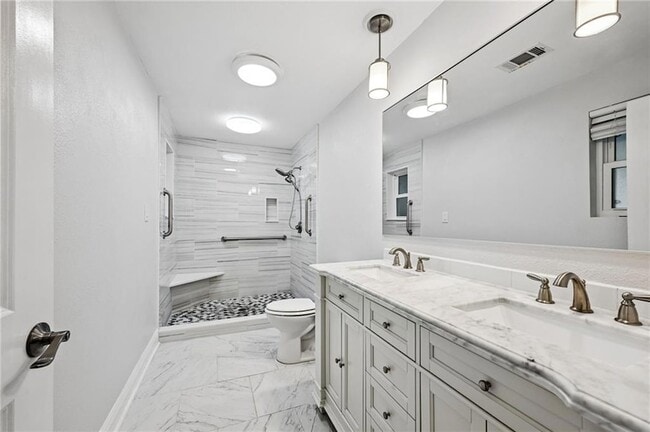 Building Photo - 208 Country Club Blvd