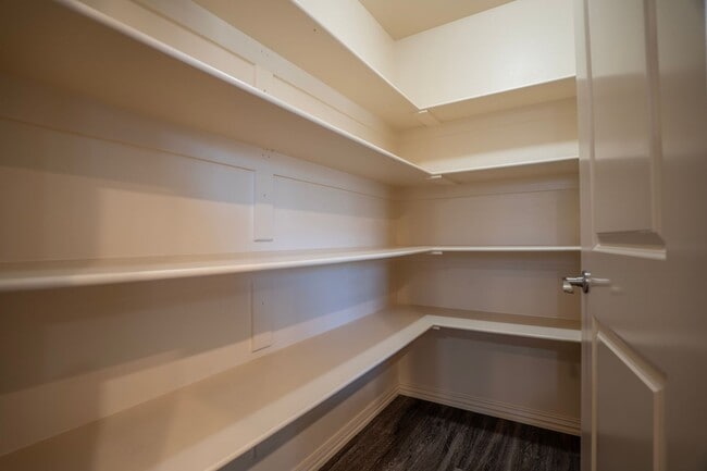 Building Photo - Spacious 3 Bedroom, 2 Bathroom home!