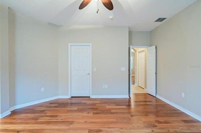 Building Photo - Spacious 3/2 with enclosed office and fence enclosed yard!