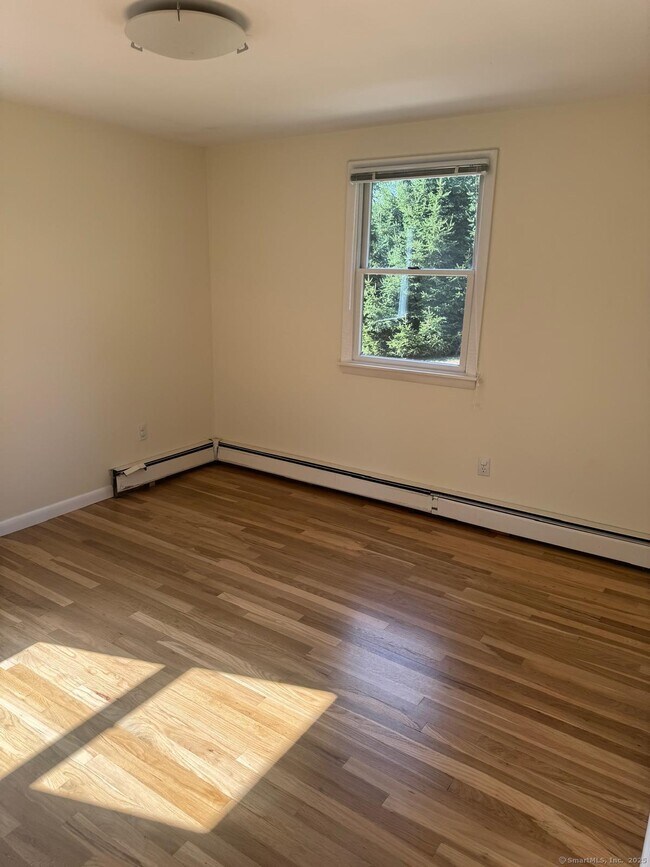 Building Photo - 18 Hales Rd