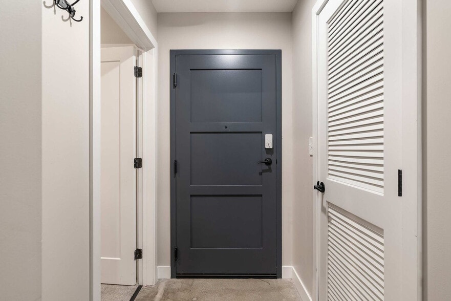 Building Photo - 205 W 4th St