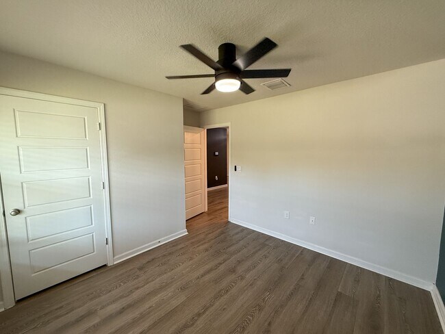 Building Photo - 4 Bedroom 2 Bath Home for Rent in Birch Run Subdivision! Energy Efficient Solar Panels to Help Lo...