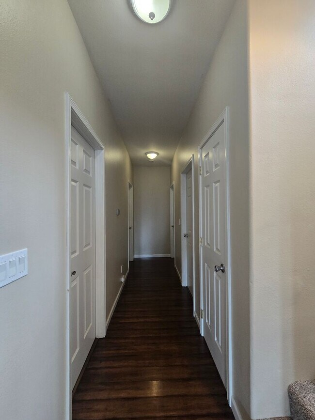 Building Photo - Amazing 4 bed/3 bath home