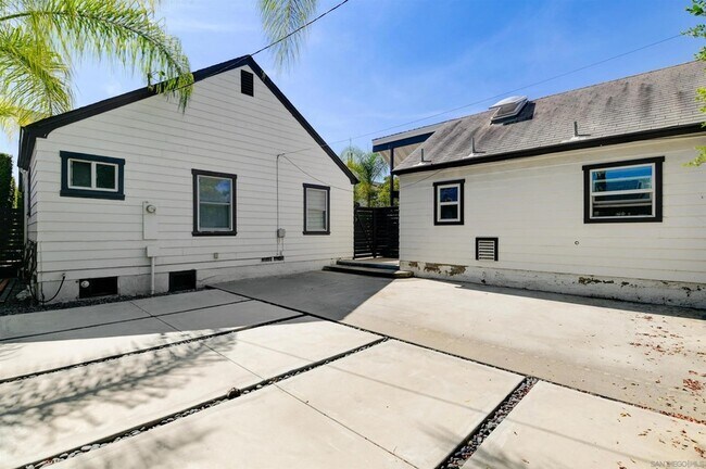Building Photo - 4774 College Ave