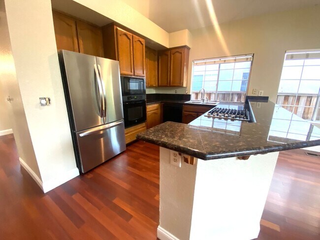 Building Photo - Pleasanton 3 Bd./2 Bath, Lots of Light, Top Rated Schools, Close to 580/680, Shopping & Restaurants