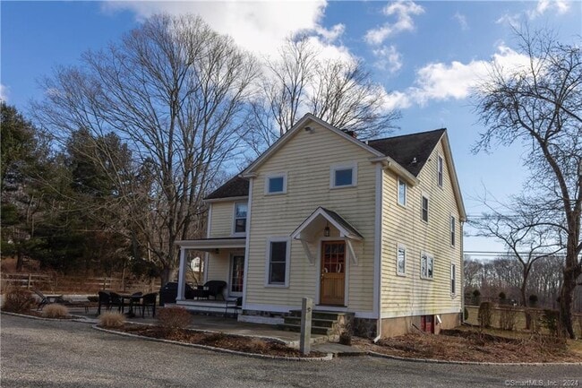 Building Photo - 323 Green Hill Rd