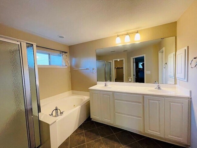 Building Photo - 15425 Fisher Island Dr