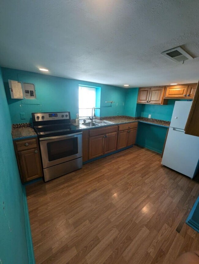 Building Photo - CS-129 W Main Street