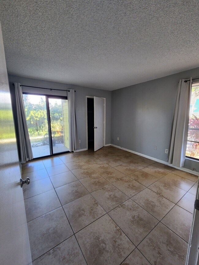 Building Photo - 455 Alt 19