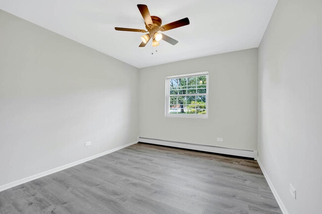 Building Photo - 7S035 W Suffield Ct