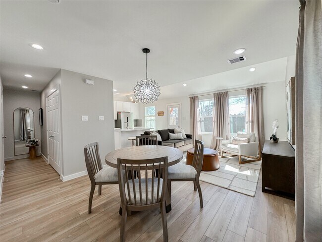 Building Photo - 2710 Discovery Trails Ct