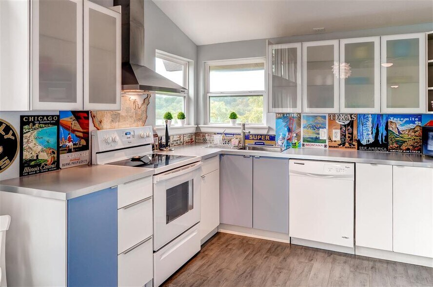 kitchen - 189 Queens Dr