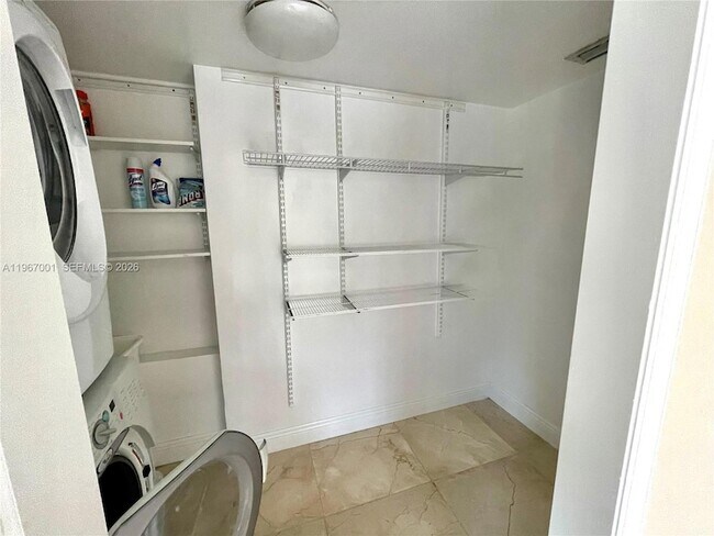 Building Photo - 10672 SW 77th Ave