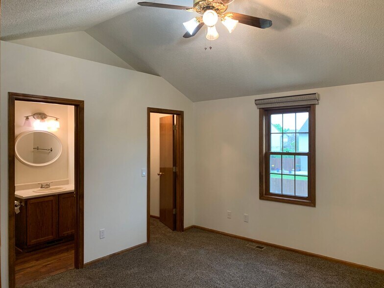 Building Photo - 8502 Medallion Run