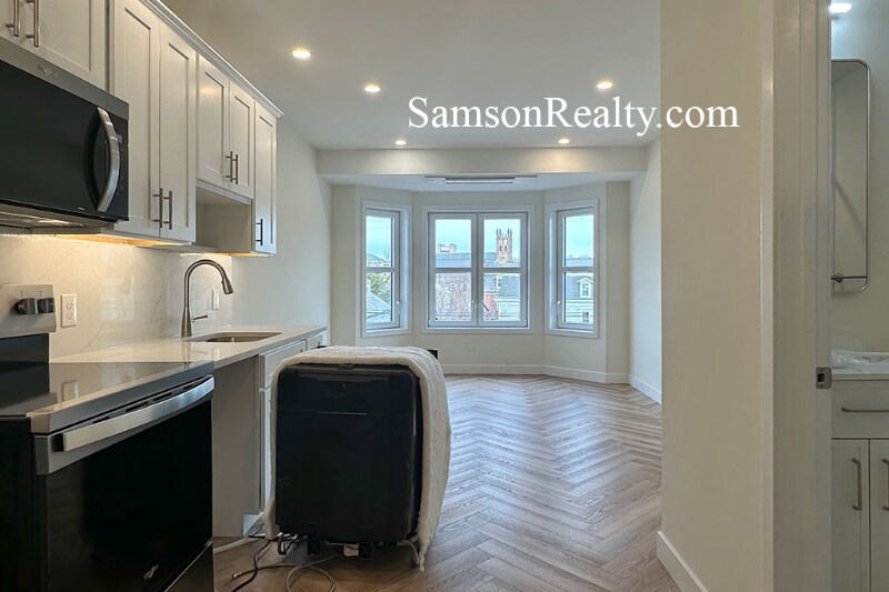 Building Photo - 381 Wickenden St