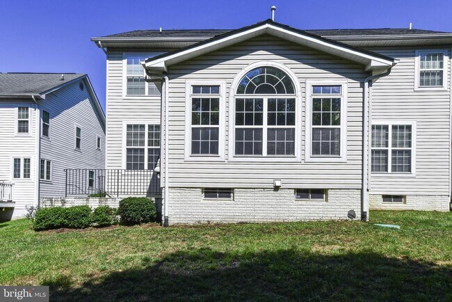 Building Photo - 13003 Belle Meade Trace