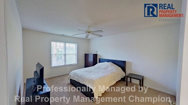 Building Photo - Upper Level Condo in Holton Place w/Community Pool