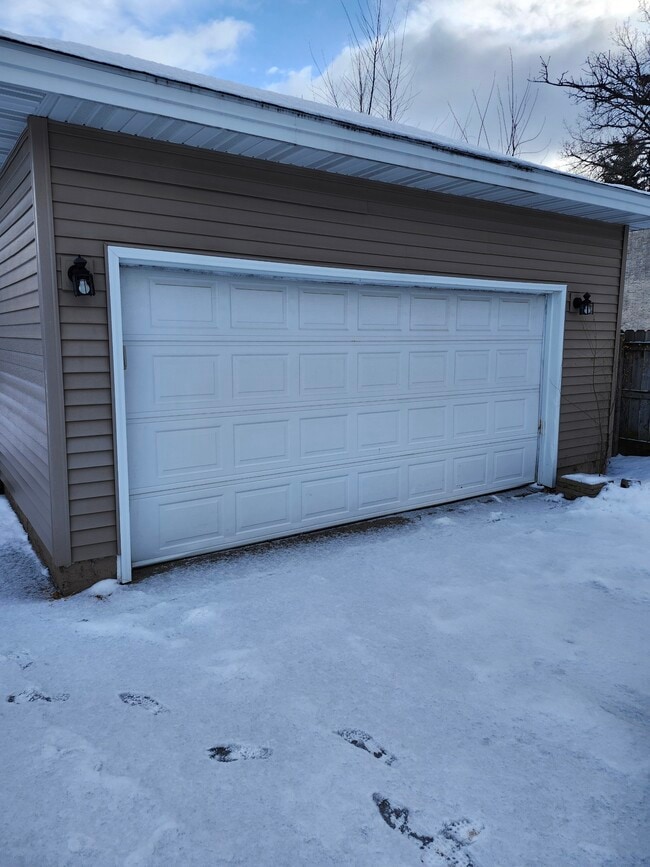 Building Photo - 8983 Van Buren St NE