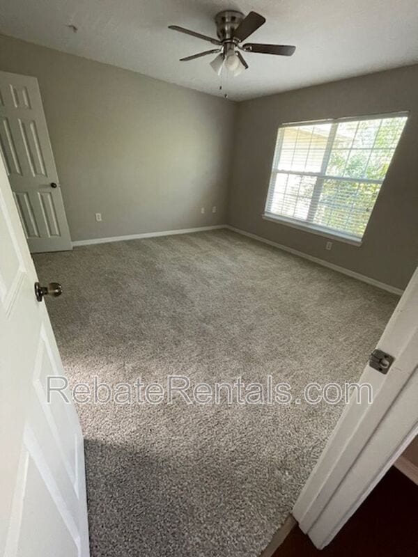 Building Photo - 7800 Point Meadows Dr