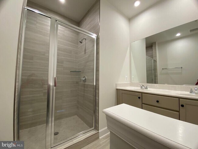 Building Photo - 600 Watermans Dr