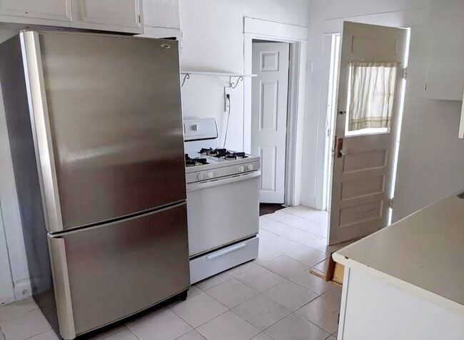 Building Photo - Single Family Home with Garage | Avail. Oc...