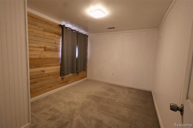 Building Photo - 15676 Frazho Rd