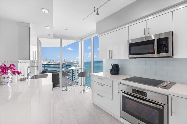 Building Photo - 335 S Biscayne Blvd
