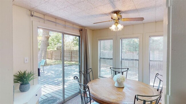 Building Photo - 3906 Sioux Cir