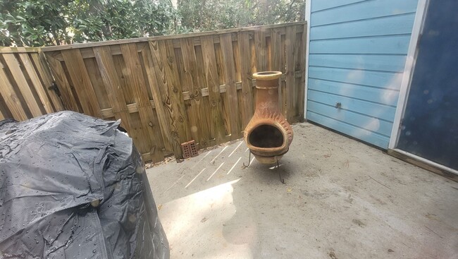 Building Photo - Furnished 3 BR, 3 BH Townhouse in Wilmington!