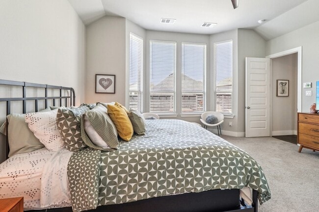 Building Photo - 847 Longbranch Way