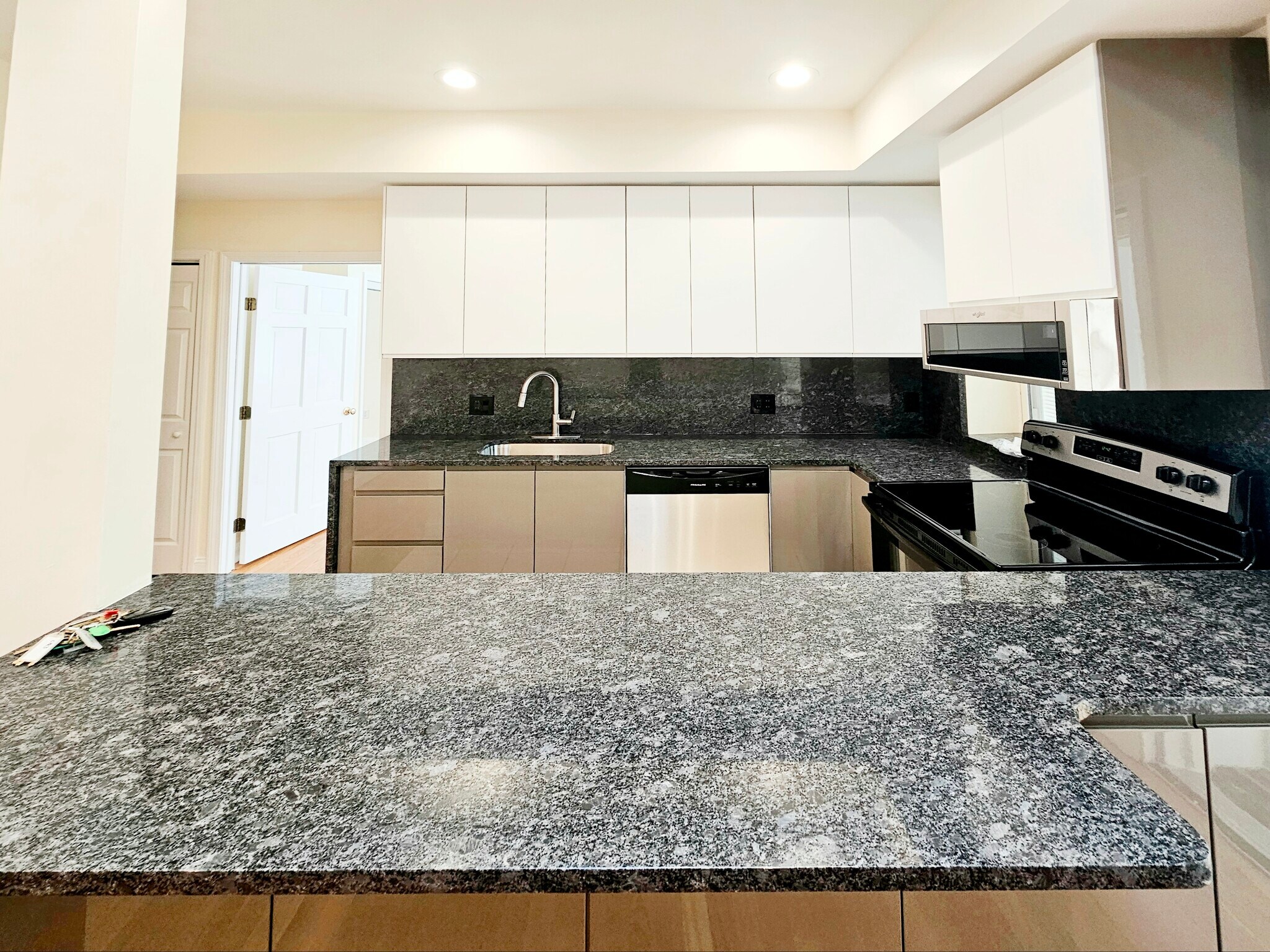 Building Photo - 1803 Beacon St