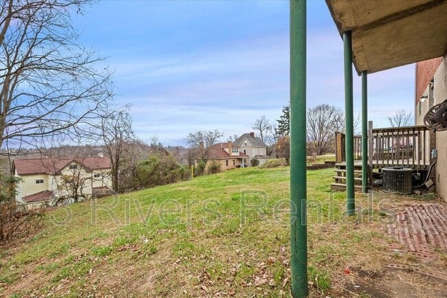 Building Photo - 1303 Cloverdale St