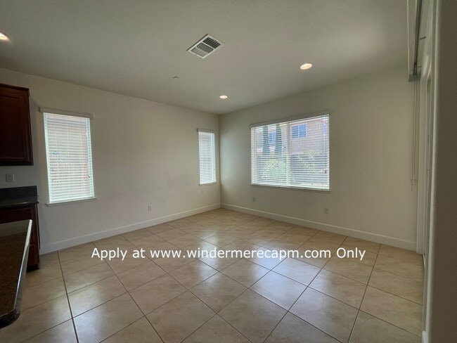 Building Photo - 4 BDRM 3 BA Bright Home with Open Kitchen ...