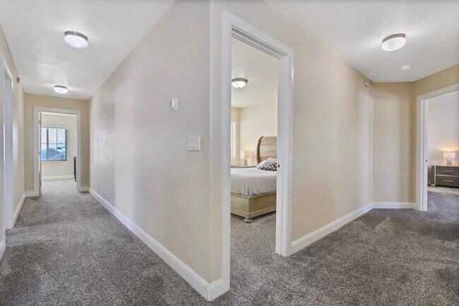 Building Photo - 4631 N Adale Ave