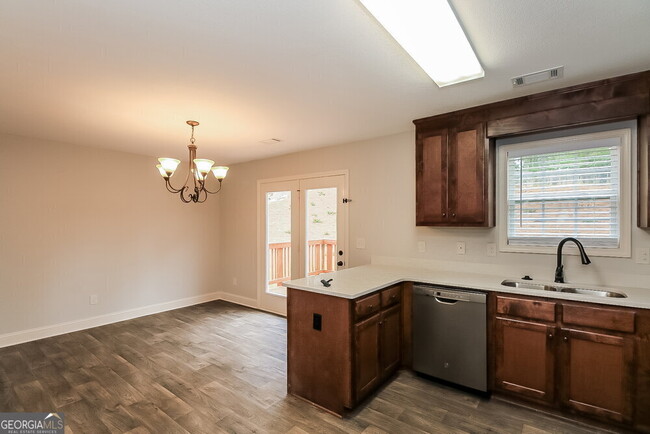 Building Photo - 602 Embassy Walk
