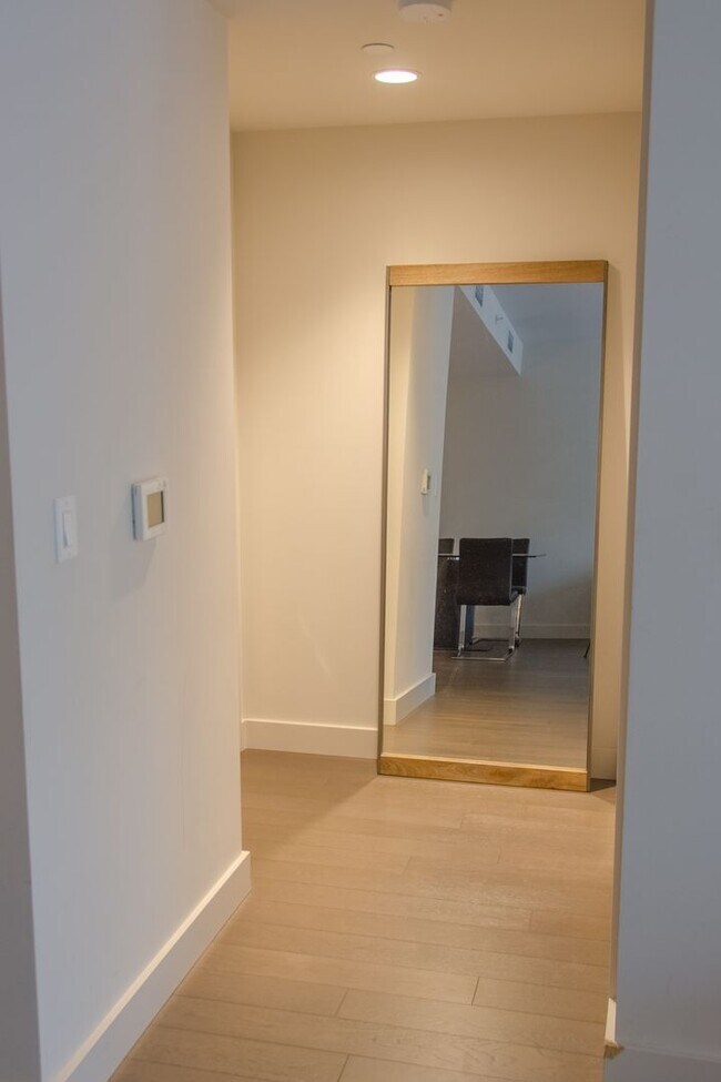 Building Photo - 1Bd/1Ba Seattle Condo