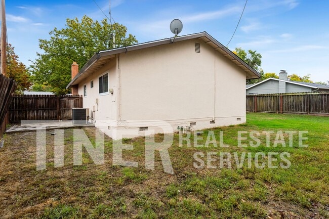 Building Photo - 7520 Schreiner St