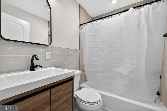 Building Photo - 3236 Mercer St