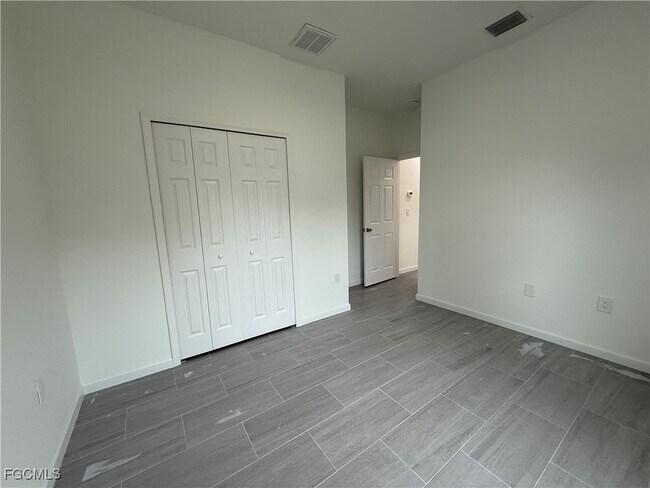 Building Photo - 4629 Laura Ave N