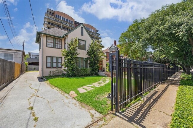 Building Photo - 408 Marshall St