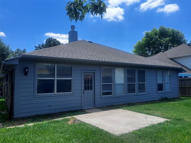 Building Photo - 1810 Village Ct Ln