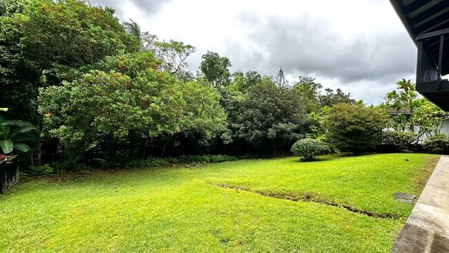 Building Photo - Spacious 3 BED/3 BATH Classic Maunawili Ho...