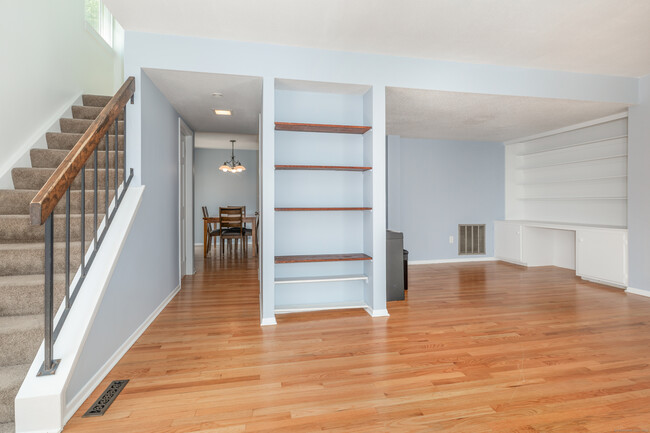 Building Photo - 20 Peddlers Dr