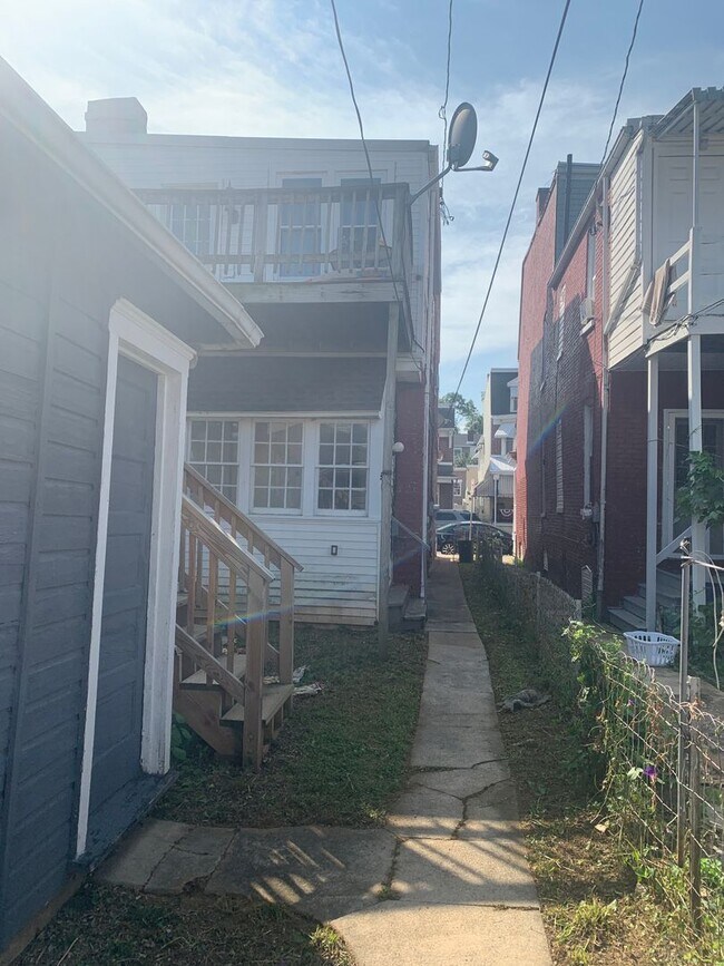 Building Photo - 1st Floor 1 Bed/1Bath,Laundry - West York Borough