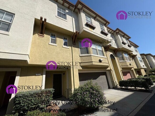 Building Photo - 71 Matisse Ct