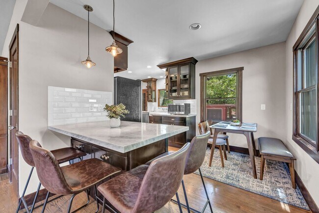Building Photo - Charming Modern Industrial Fully Furnished Home for Lease