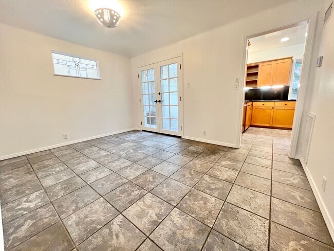 Building Photo - Charming Two Story Home in Belmont Shore near 2nd Street