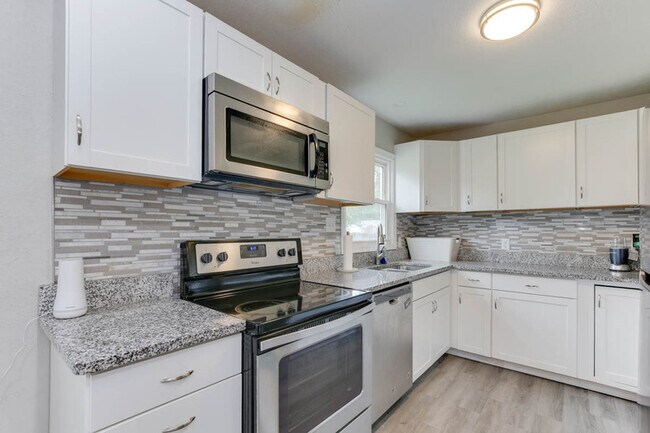 Building Photo - 1011 Robinson Rd